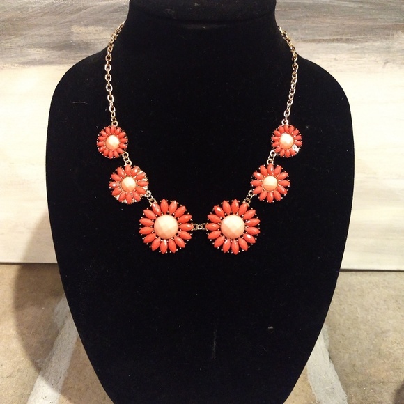 Jewelry - Orange/coral bib statement necklace
